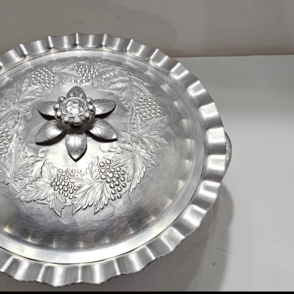 Vintage Everlast Forged Aluminum Bowl With Ribbed Lid - Picture 2 of 6